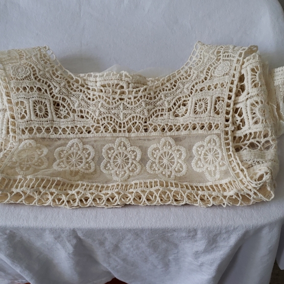 Tops - Picture 6 of 8